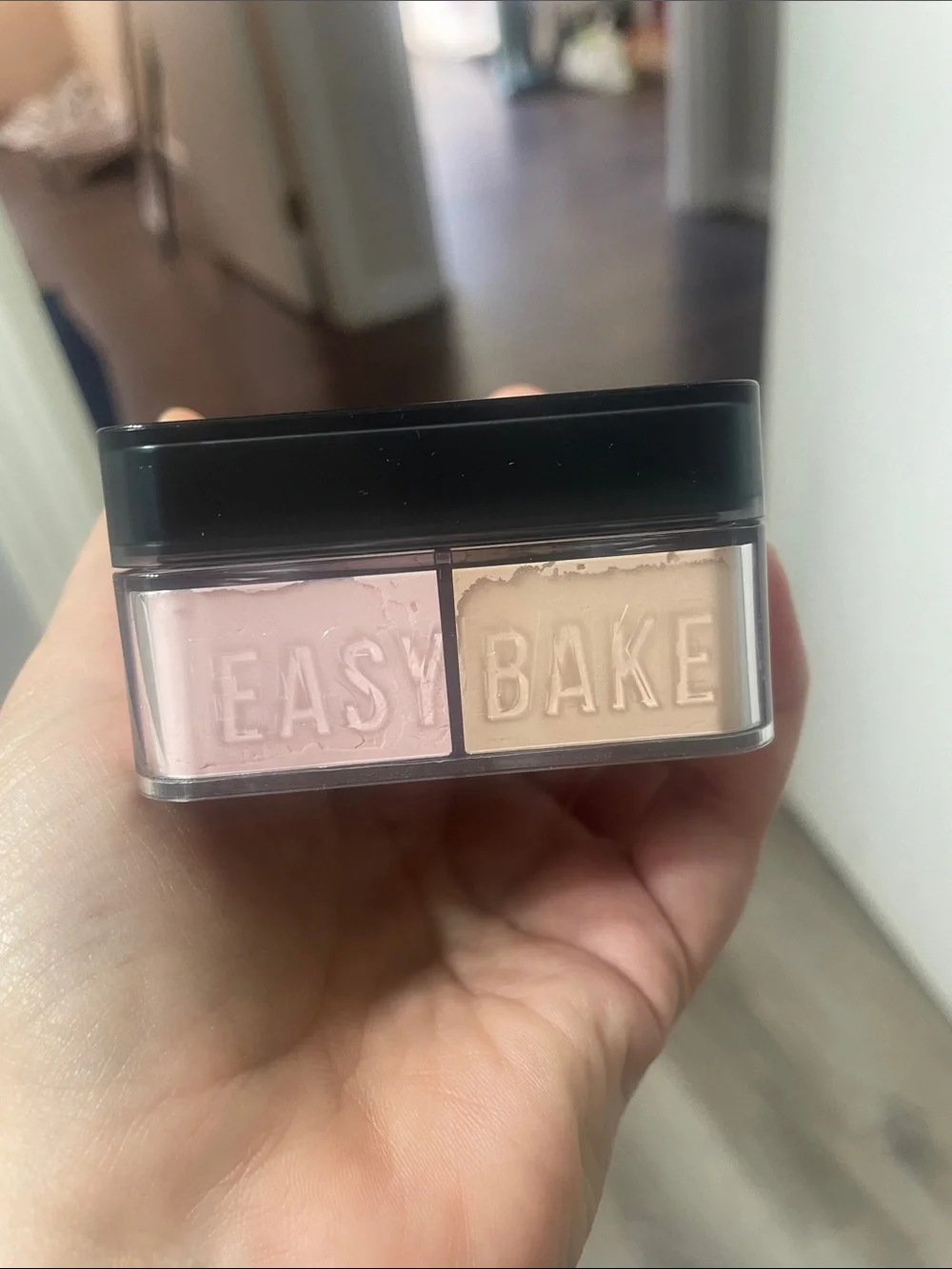 NWT HUDA BEAUTY Easy Bake Duo Loose Powder - Black & Pink Text